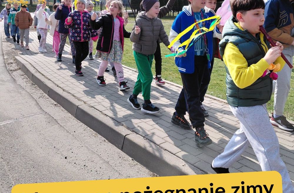 Klasy 1–3 witają wiosnę w kolorowym korowodzie